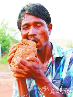 印度男子吃砖石成瘾 望表演赚钱