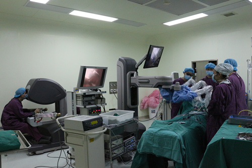 中南大学湘雅三医院成功运用国产机器人进行三