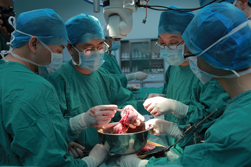 湘雅医院创新运用二步肝切除手术成功救治肝