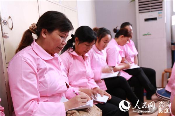 湖南省妇幼将月嫂引入病房 为孕妇提供一对一