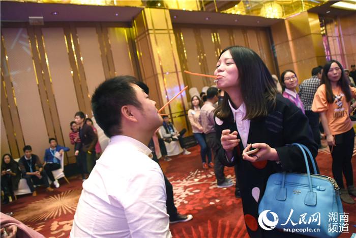 童话主题相亲舞会 长沙千名单身青年参与