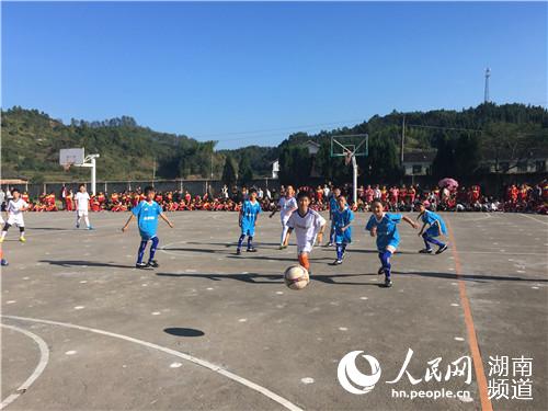 足球在太阳底下能变色吗,足球在太阳底下能变色吗为什么