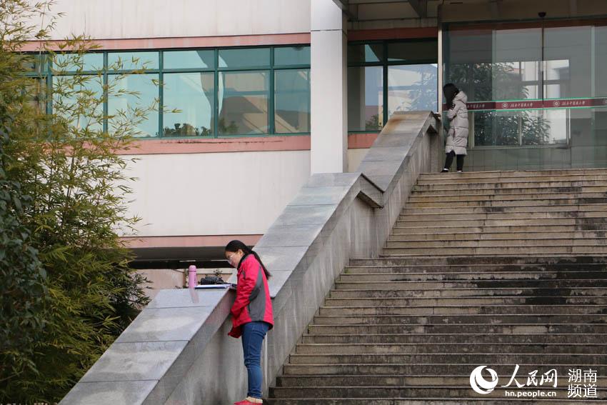 湖南大学生备战期末考 多种姿势解锁复习场所