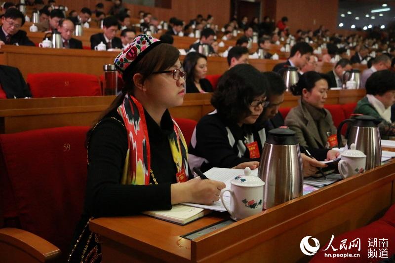 湖南省政協十二屆一次會議開幕 李微微作工作報告