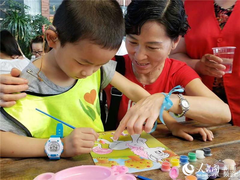 谢海英：11年打开200多名孩子的有声世界