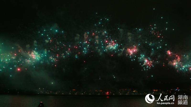 长沙媒体艺术之夜--数字光电烟花秀精彩上演