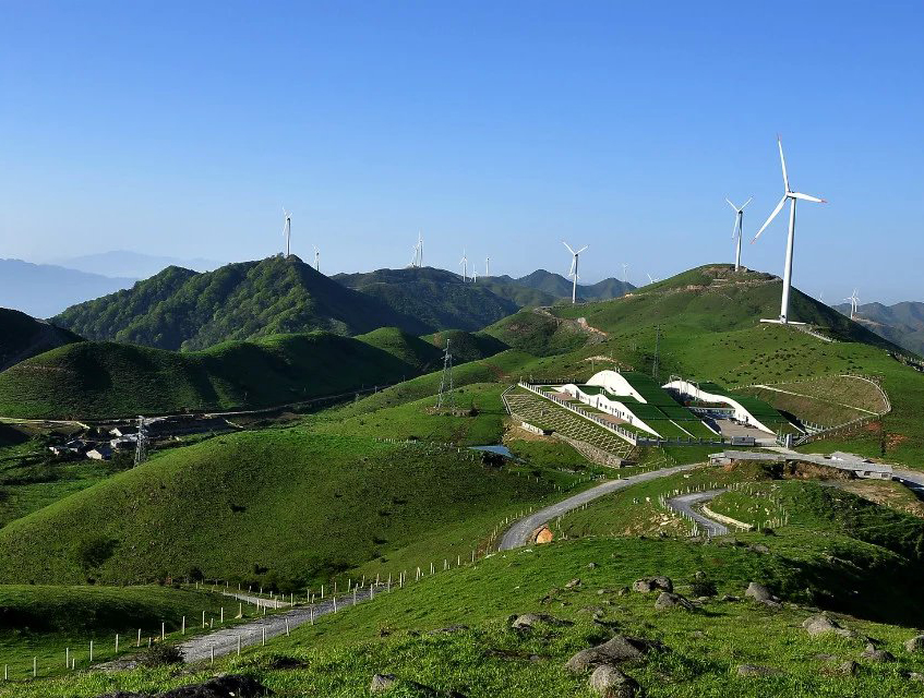 湖南南山大草原上之南山風電場（規劃總裝機規模約180MW，分四期開發，總投資約17億元。