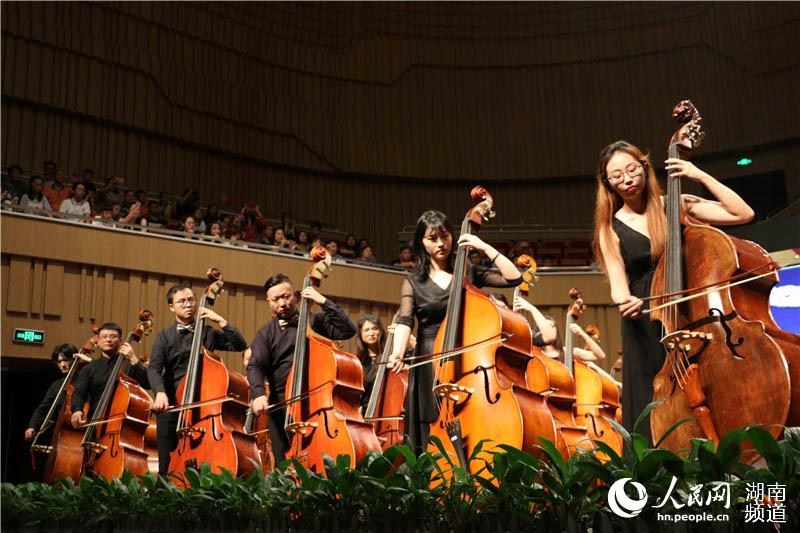 视听盛宴 首届“振音”国际低音提琴音乐节在长沙奏响