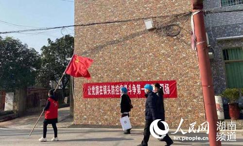 鎮頭鎮甘棠村黨員志願者們宣傳疫情防控知識。鎮頭鎮供圖