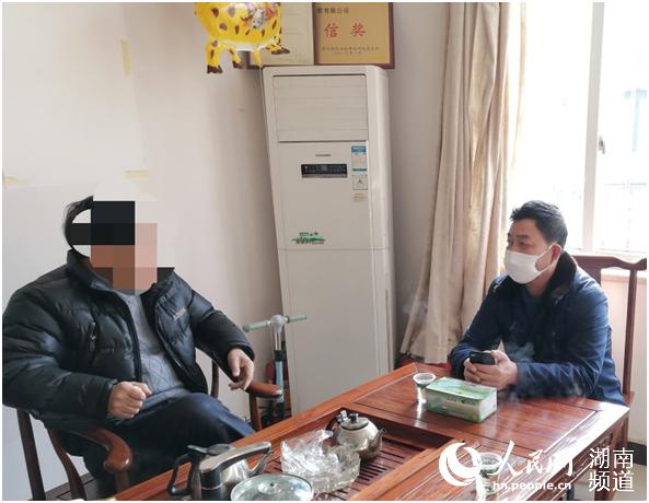 聯系指導企業。王鵬 攝