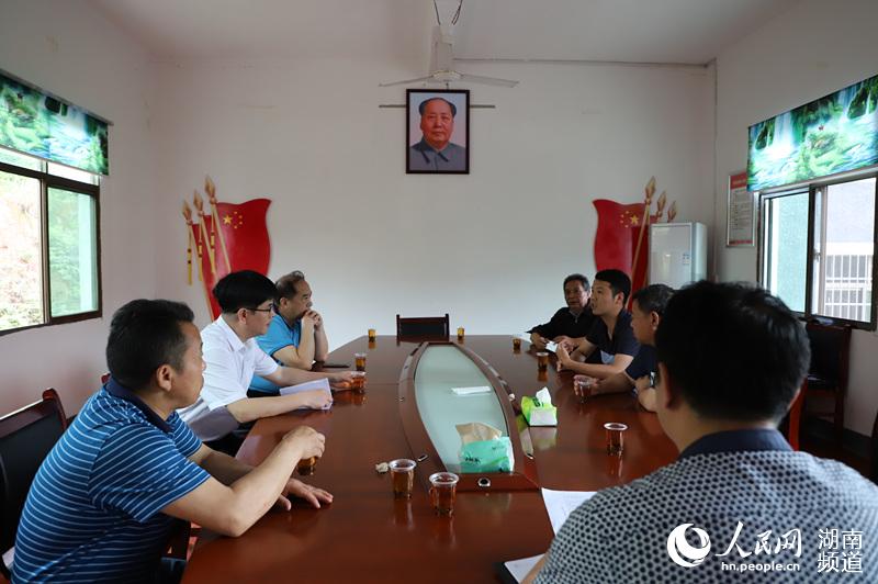 ����ְҵ����ѧԺ���뿪չ������������㡢��ս��ƶ���ᡱ�ص����ж��������ί����̸�ᡣ���� ��