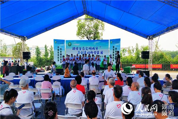 “兩型”宣傳月活動啟動現場。程鵬偉攝