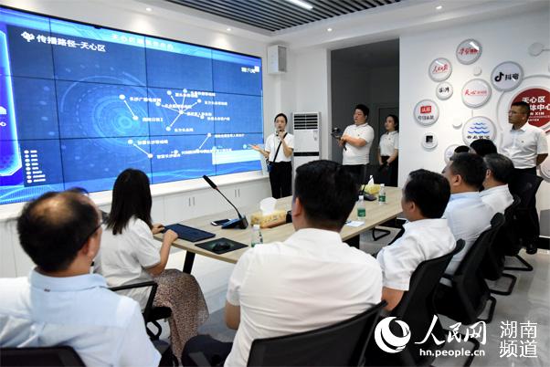 ��ϯ�������쵼��ȡ��������һƽ̨����������㱨������ ��