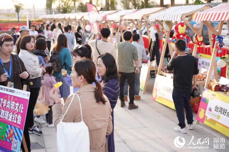 “嗨逛馬欄山”好物文創市集活動現場。主辦方供圖