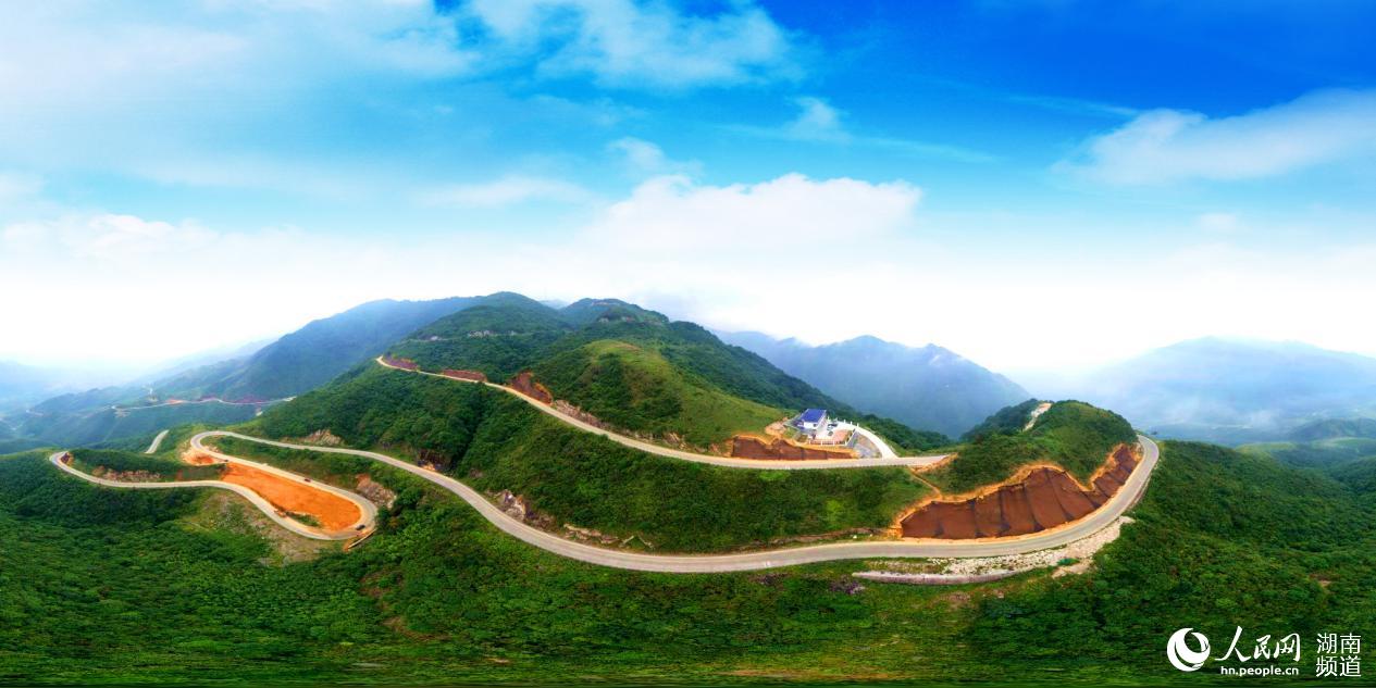 盤旋在三和村山鄉的通組公路。李慧蘭 攝
