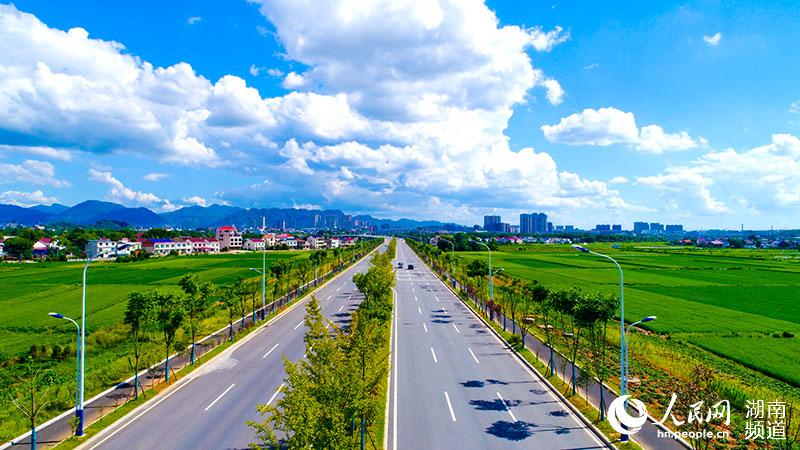 浏阳"四好农村路"通达美丽乡村 筑起群众幸福路