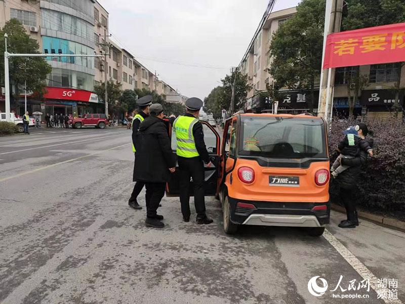 Ѳ����Ա�Դ��ڰ�ȫ������������������в鴦����Ϫ��ͼ��
