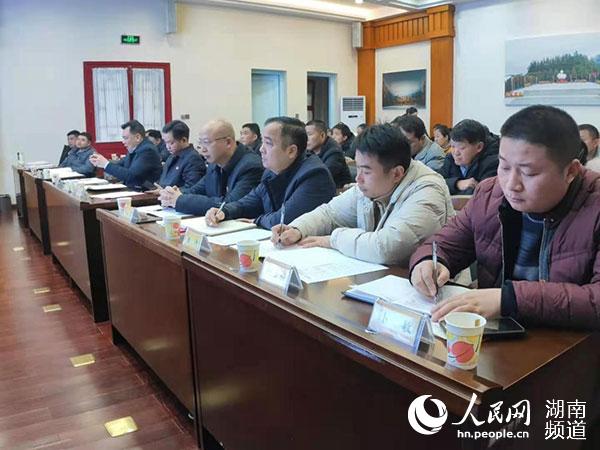 ��һ��塰��ί���ɲ���ְ��ѵ�������ɲ��ۺ����ʣ��������´�ҵ���顣�к���ͼ��