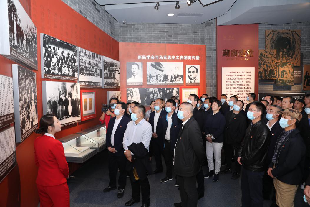 4月23日，沅江市委理論學習中心組開展體驗式學習教育。黃山鐘宇攝