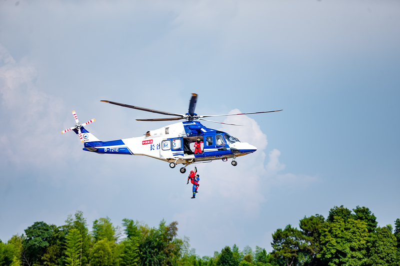 直升飛機應急救援演練。主辦方供圖