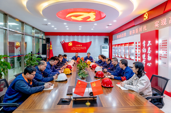 华菱湘钢炼钢厂党支部开展主题党日活动。受访单位供图