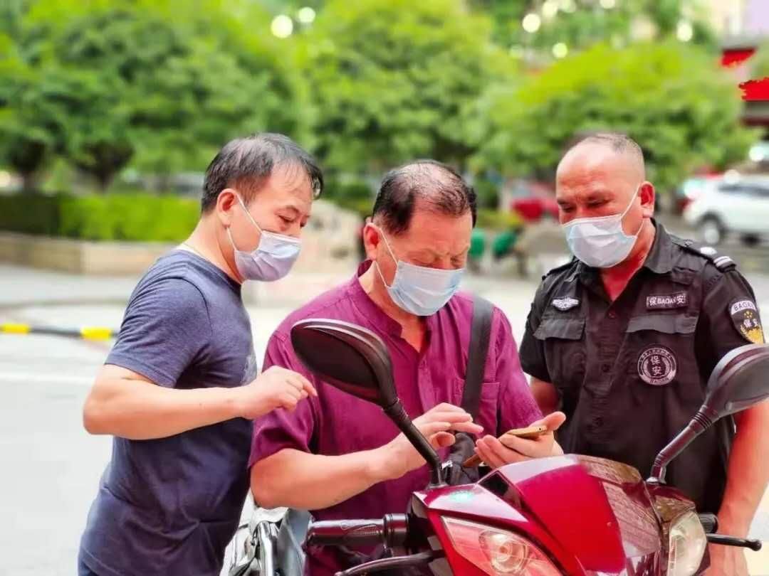 把好防疫每一个关口,麓谷街道供图。