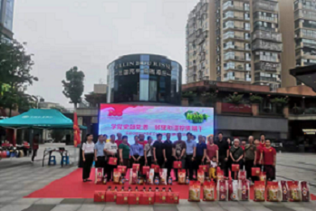 蚌塘社區黨委在湘域智慧廣場開展“學黨史頌黨恩，鄰裡和諧粽情端午”活動。單位供圖