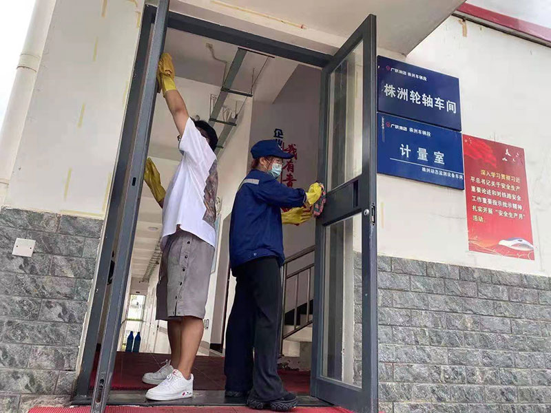 广铁集团株洲车辆段筑起了疫情防控的坚强战斗堡垒。单位供图。