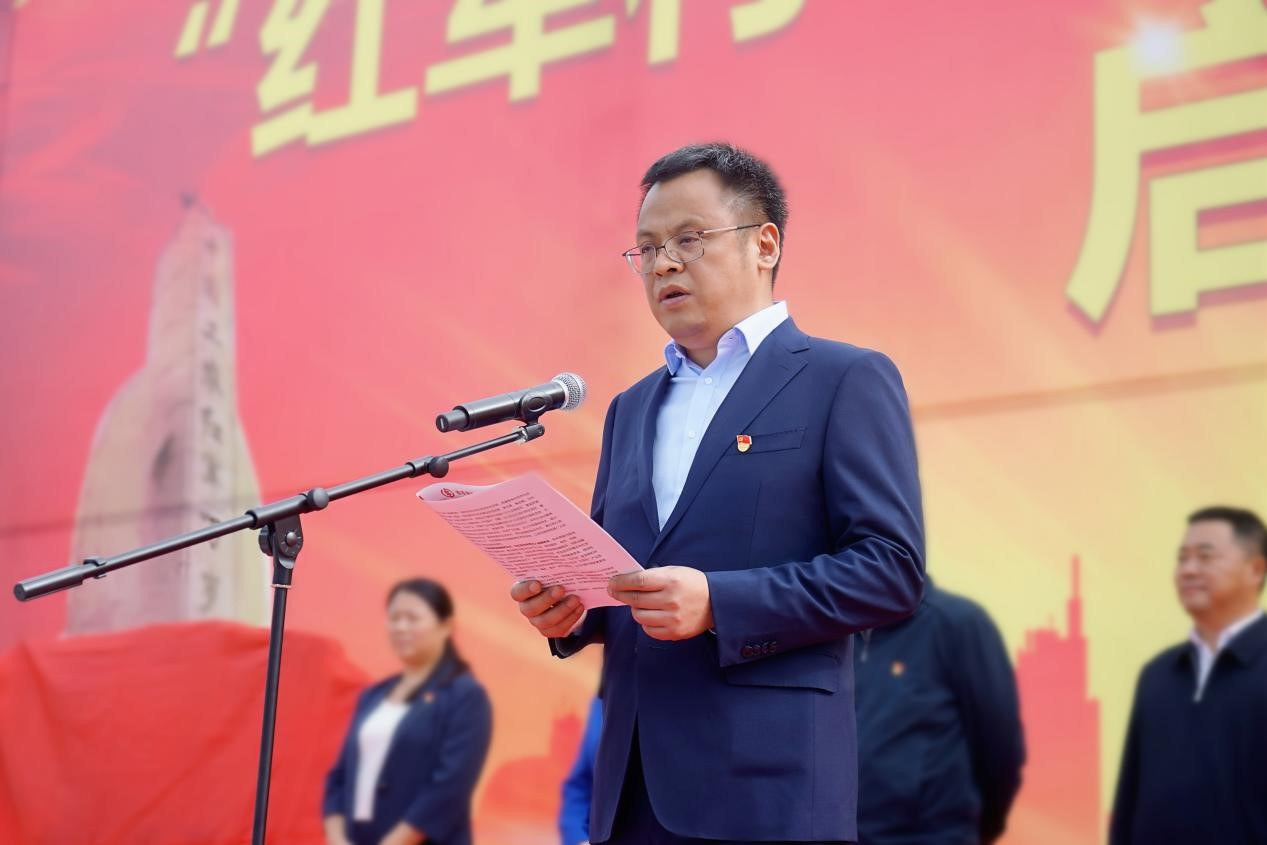 湖南省農信聯社湘西辦事處黨組書記、主任沅暉作表態發言。受訪單位供圖