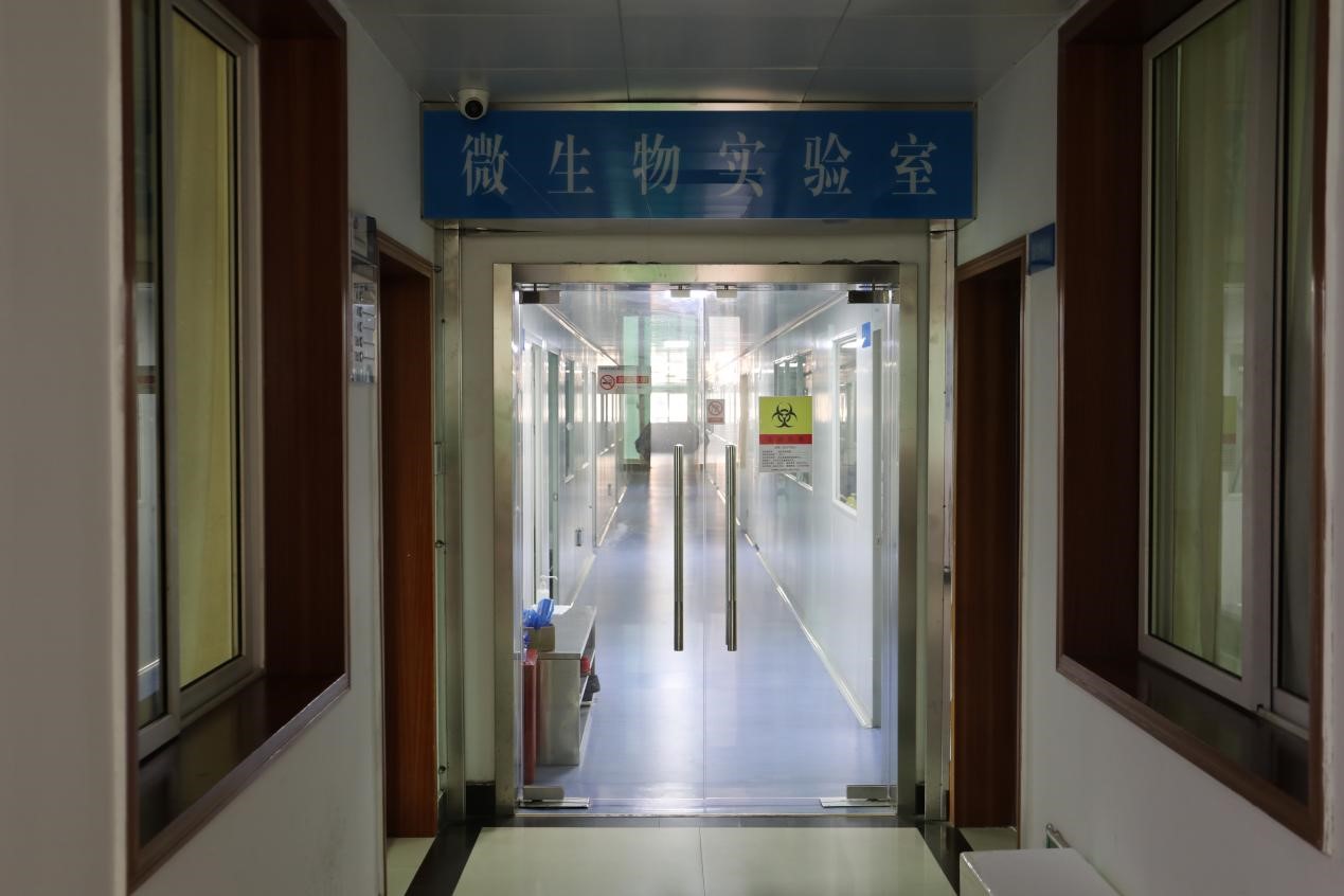 長沙縣疾控中心四樓微生物實驗室。嚴丹 攝