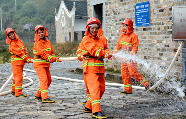 女子消防隊開展消防演練。受訪者供圖