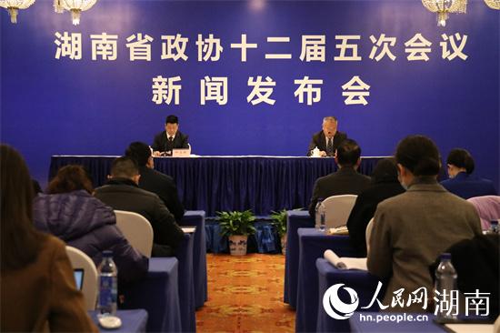 湖南省政协十二届五次会议新闻发布会现场。向宇 摄