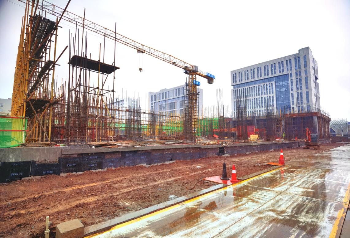 2月11日，位于长沙市天心经开区的天心软件产业园杰峰基地二期项目建设现场。单位供图