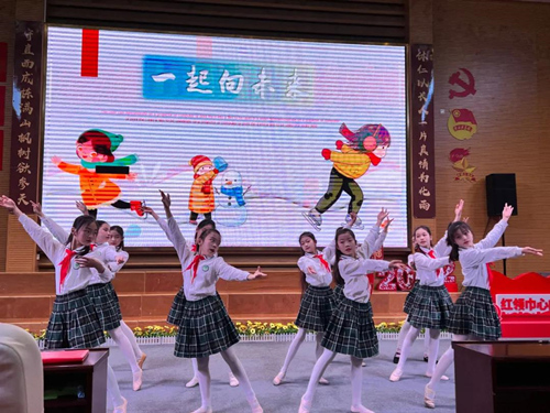 楓樹山南屏錦源小學舉行以“傳承美好家風  爭做時代少年”為主題的開學第一課。受訪單位供圖