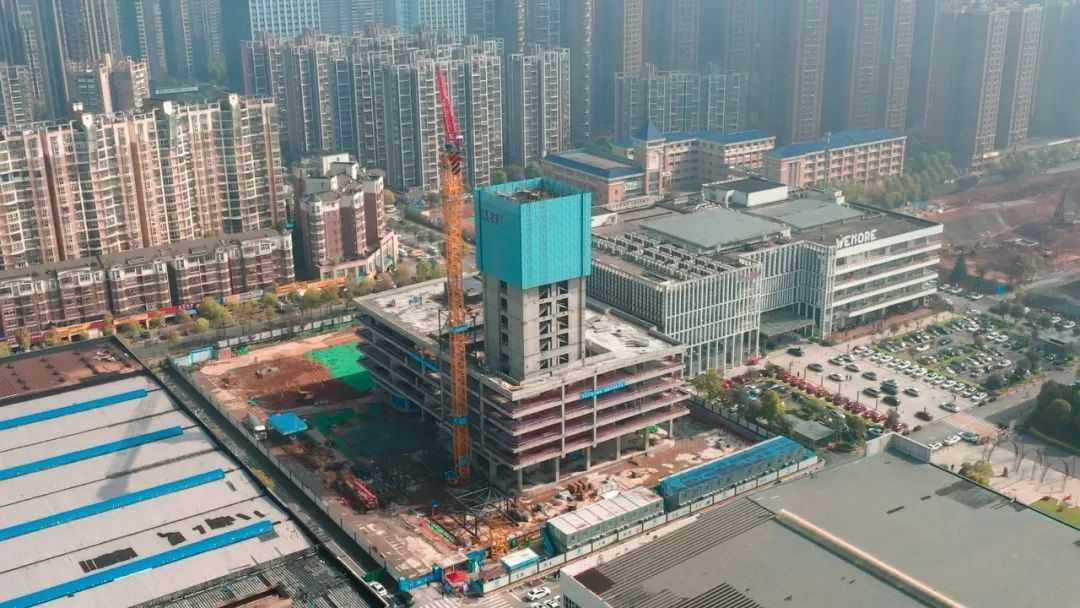 長沙經開區區塊鏈產業園一期項目現已完成裙樓施工，正全力推進塔樓及附屬工程建設。長沙經開區供圖