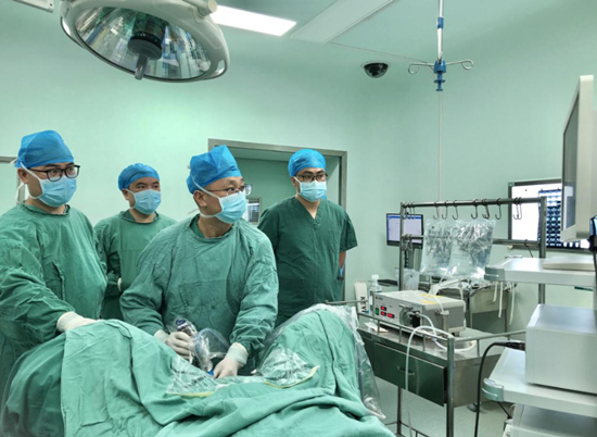 中南大学湘雅三医院泌尿外科副主任医师黄凯参加协同同台手术。受访单位供图