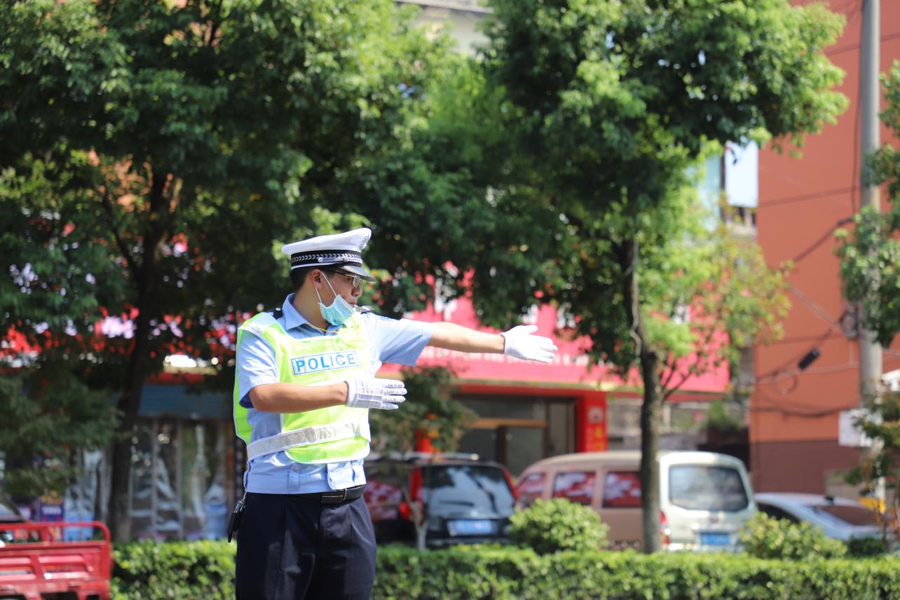 执勤的交警。单位供图