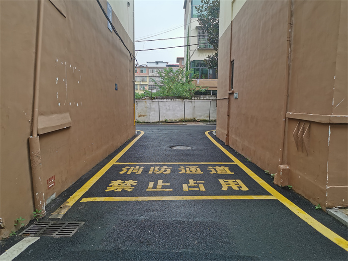 觀音新村劃消防通道。單位供圖