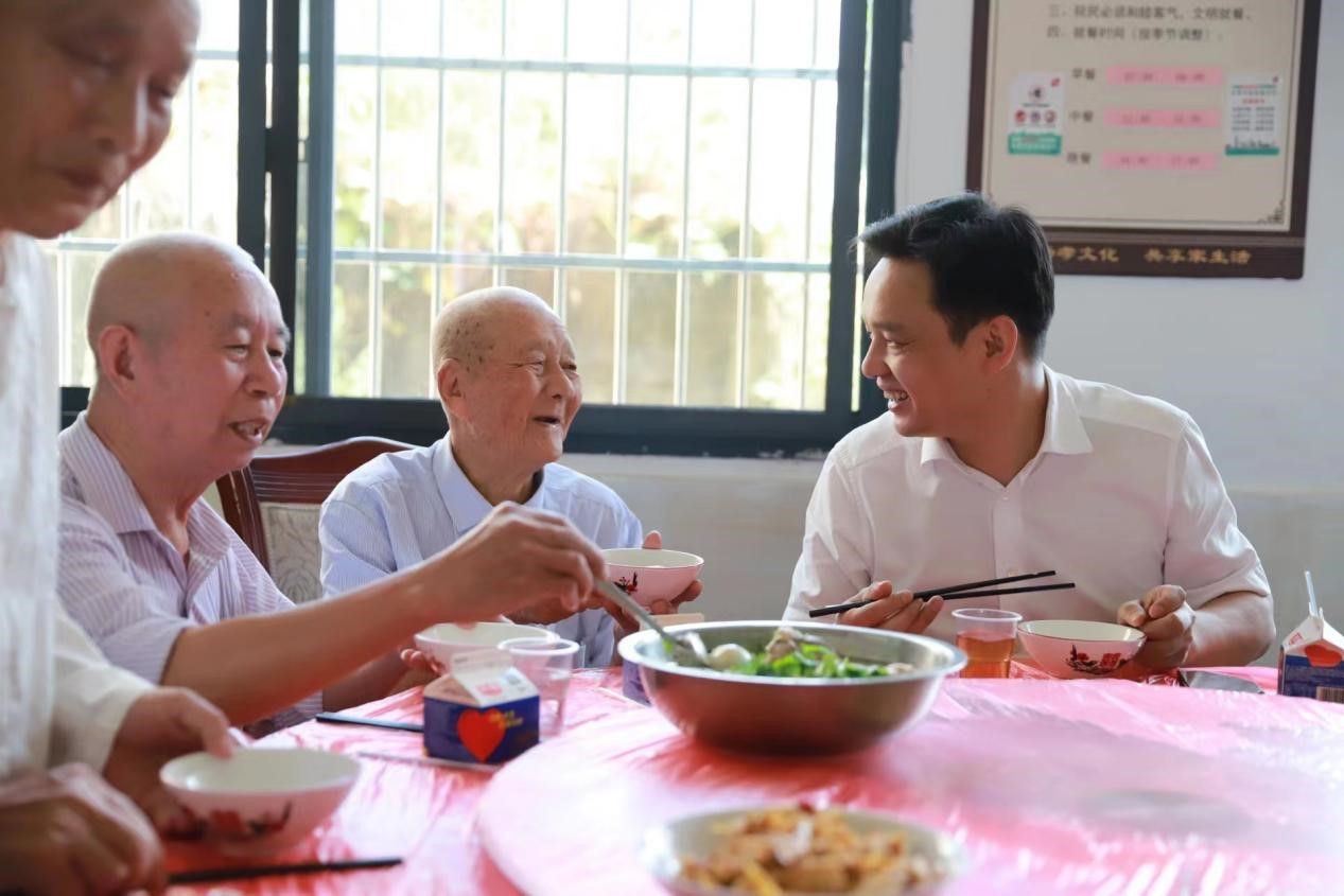 敬老院里共团圆，集里街道供图。