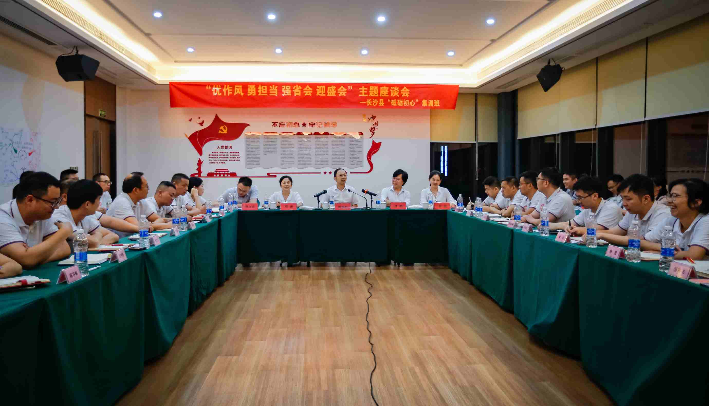 座谈会现场。李钦 摄