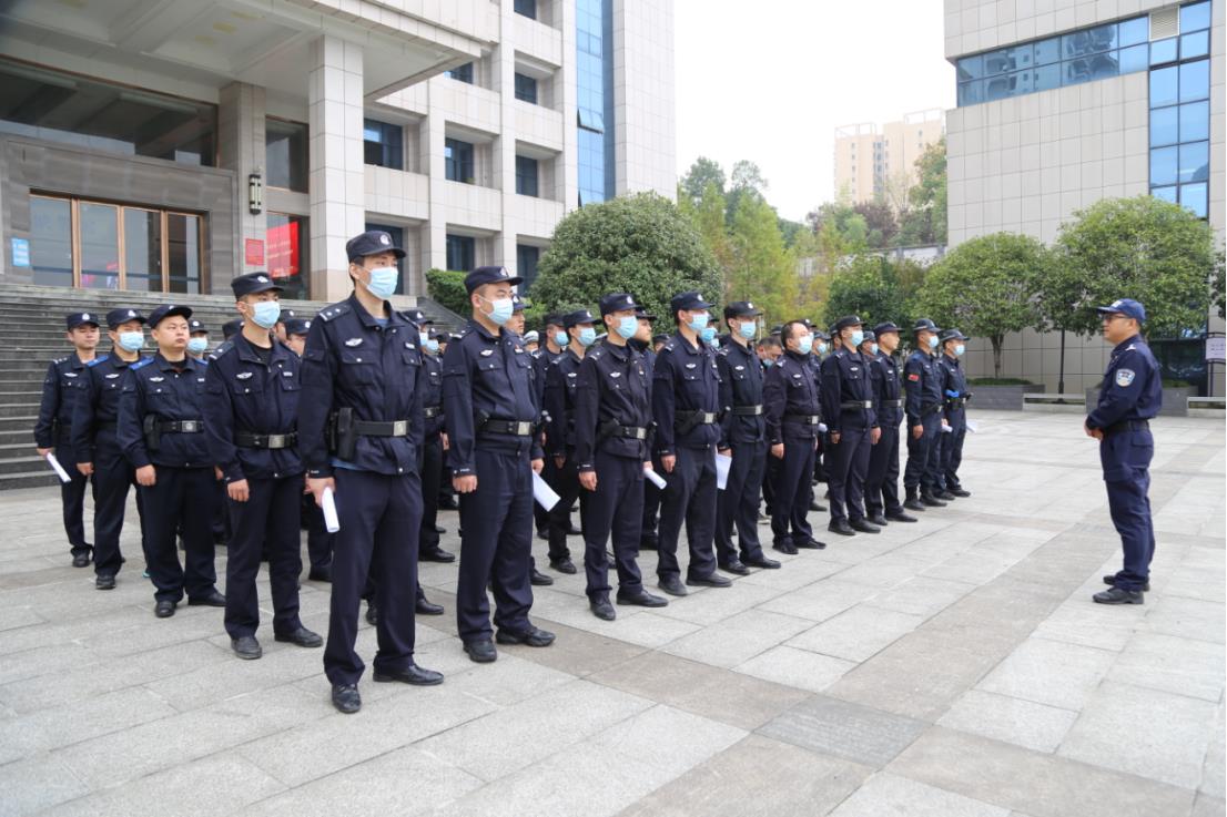 湘西公安警務實戰教官送教團隊在吉首市公安局開展送教活動（單位供圖）
