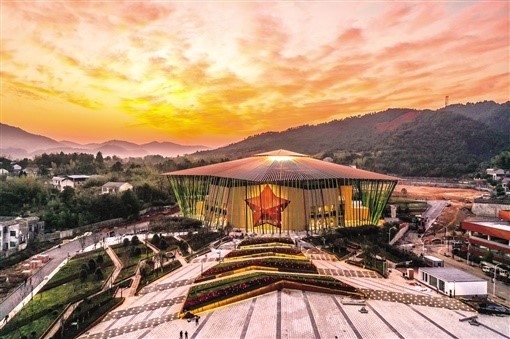 全球最大的“紅五星”劇場在韶山建成，《最憶韶山沖》在此上演。單位供圖