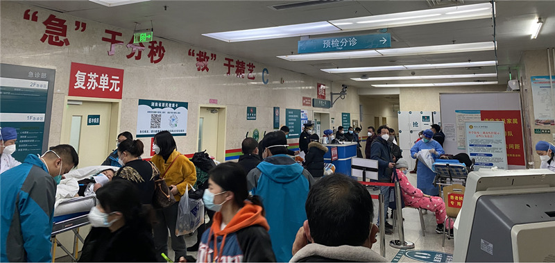 中南大学湘雅医院深夜的急诊大厅。受访单位供图