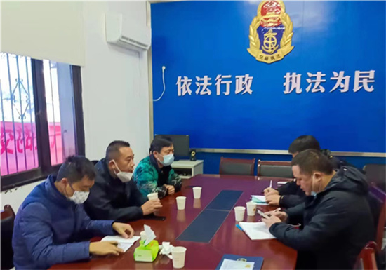 縣交通運輸局副局長劉毅帶隊對中路鋪交通運輸中心站開展水路春運前督查。單位供圖
