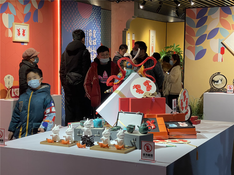 兔年非遺文創品吸引了眾多游客。受訪單位供圖