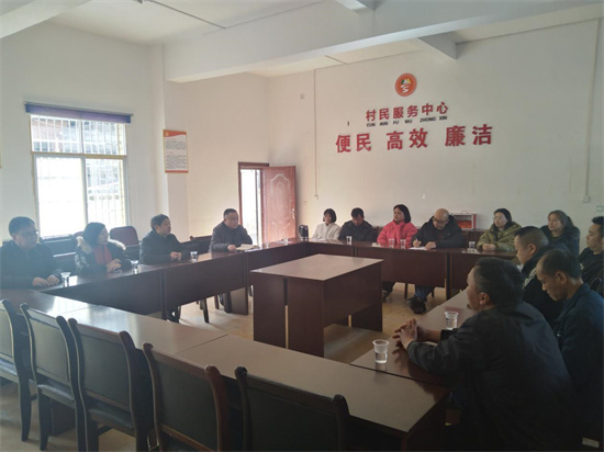 花垣县花垣镇长新村蚕桑产业发展座谈现场。（花垣县农业农村局供图）