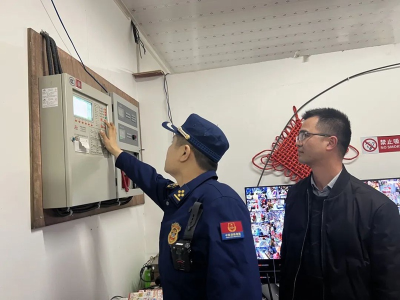 重点检查消防控制室（株洲消防供图）