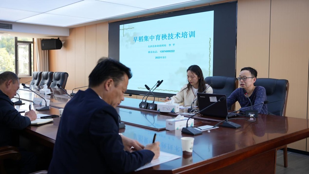 福临镇组织专家开展春耕培训会。单位供图