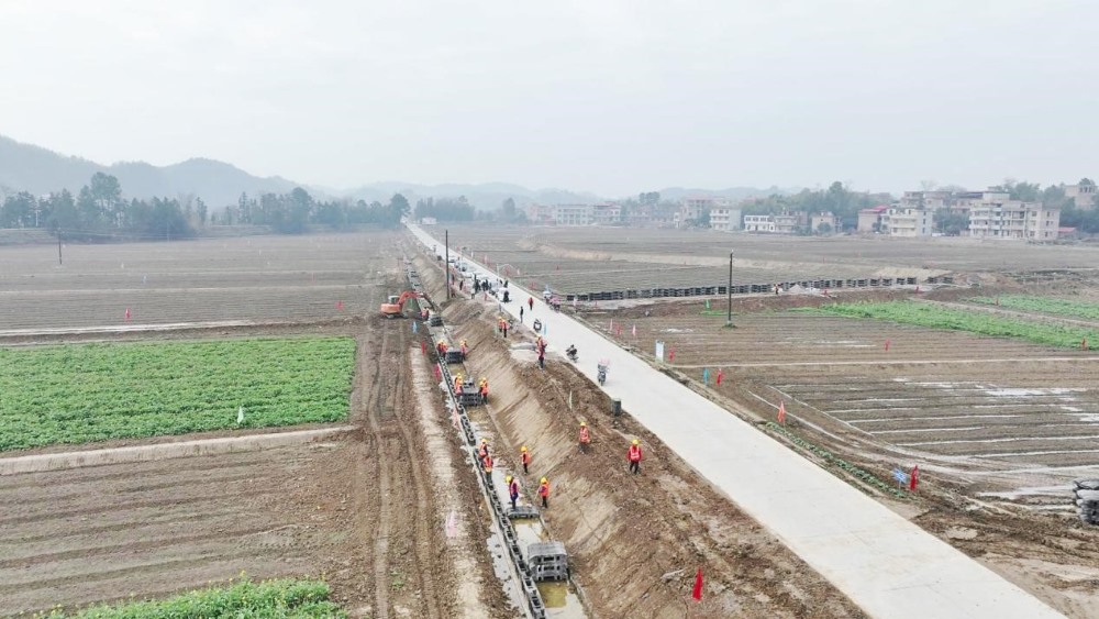 衡阳市衡阳县大安乡三义村高标准农田建设施工现场。易建军摄