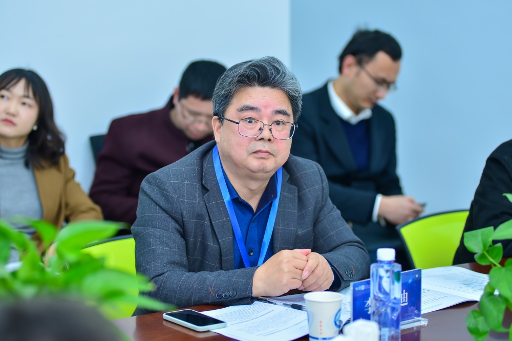 与会专家学者进行学术交流。单位供图